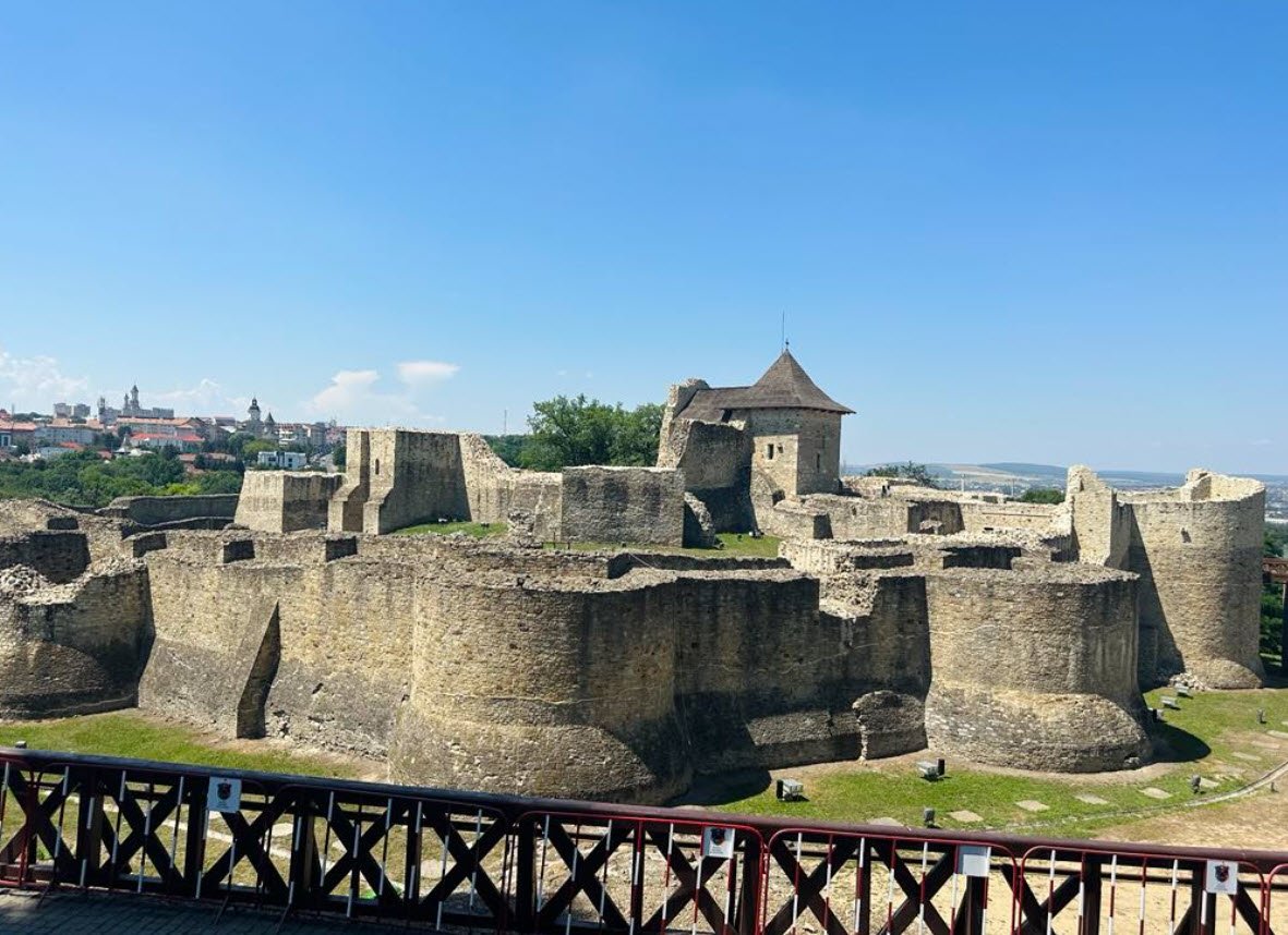 Cetatea Noua a Romanului, Romania, Romania